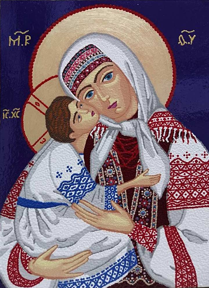 Maica Domnului cu pruncul Iisus în costum național românesc