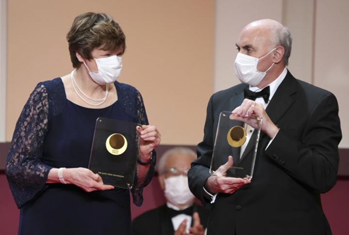 Katalin Kariko ÅŸi Drew Weissman au cÃ¢È™tigat premiul Nobel pentru medicinÄƒ 2023 