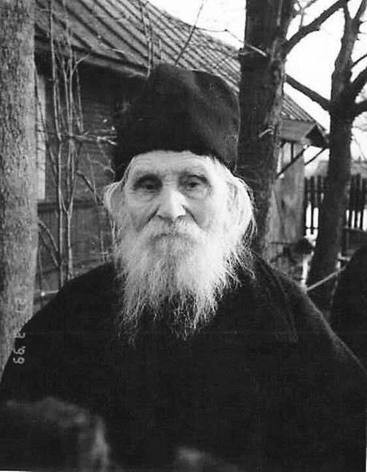 ☦️ Starețul Nicolae Gurianov: Lumea de azi e ca o corabie fără cârmă, oamenii caută fericirea, dar fără Dumnezeu.