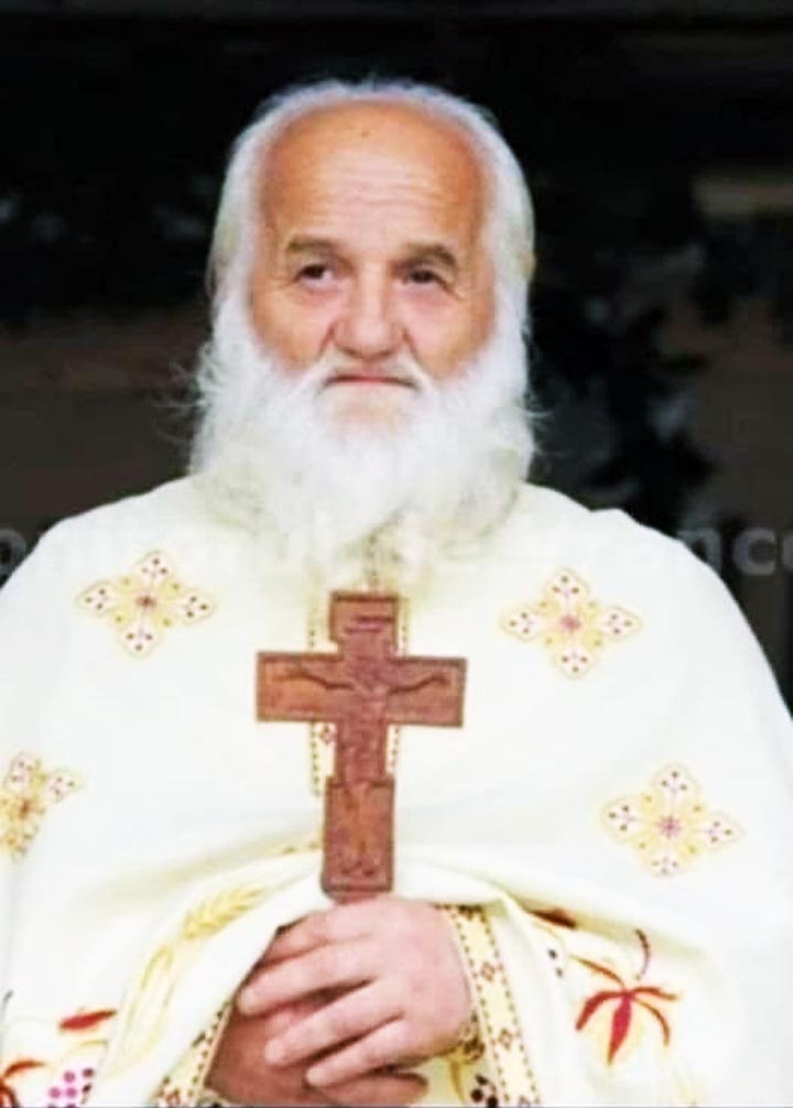 ✝️ Părintele Macarie Beșliu: Să vă însemnați cu Sfânta Cruce, cea mai puternică armă, de care se cutremură tot iadul, și nu veți fi biruiți de nimic.